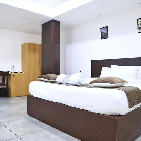 Reach Inn Kochi Exterior foto
